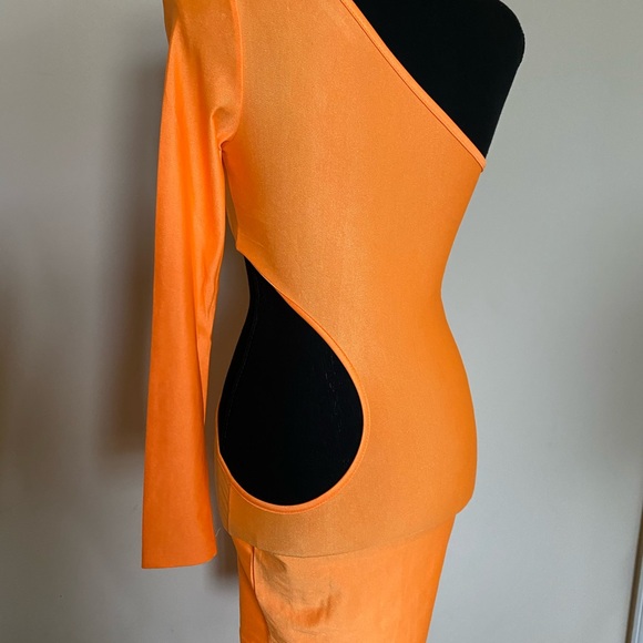 One Sleeve Midi Dress - Picture 2 of 2